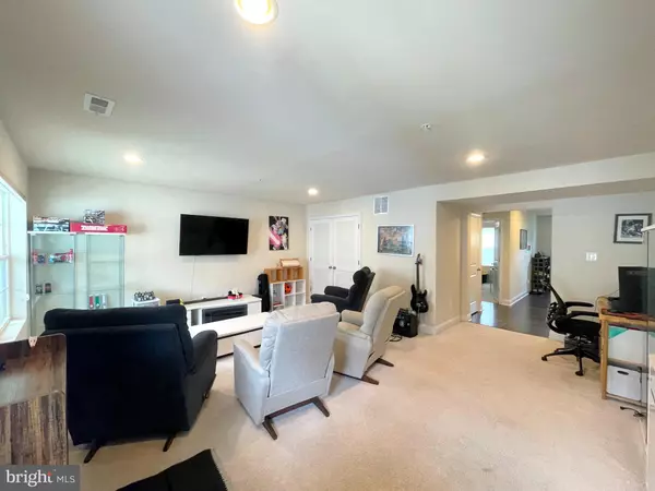 White Plains, MD 20695,11230 SAINT LUKE DR