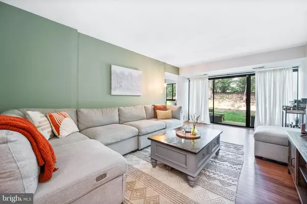 Reston, VA 20191,2074 ROYAL FERN CT #1C