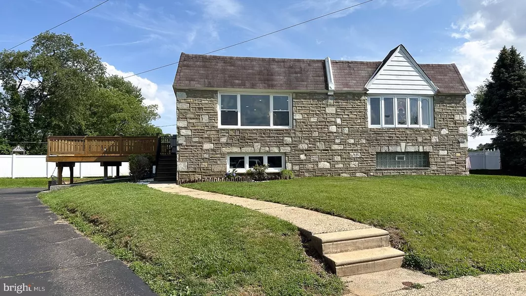 9999 WOODFERN RD, Philadelphia, PA 19115
