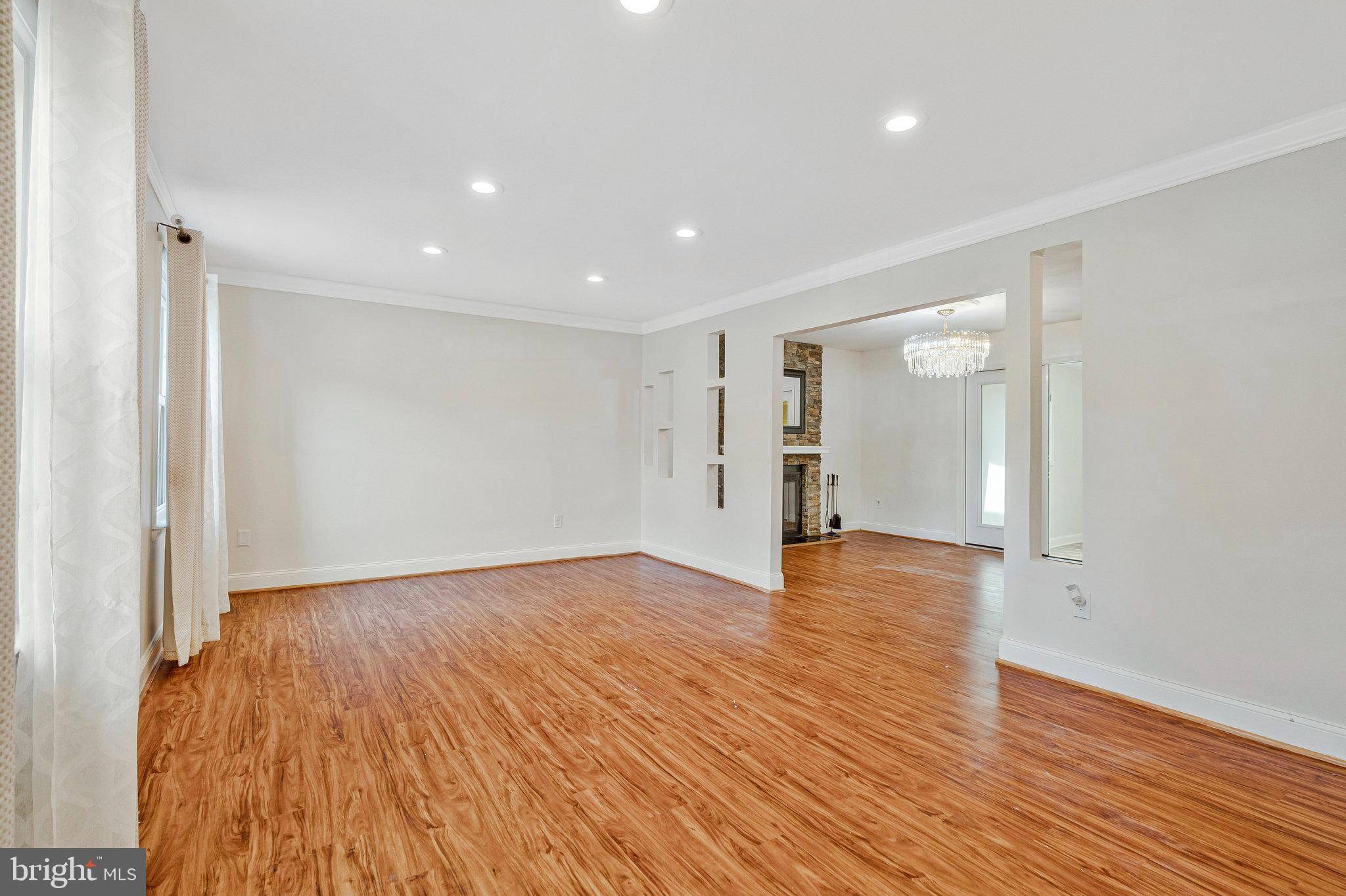 Herndon, VA 20170,1107 TREESIDE LN