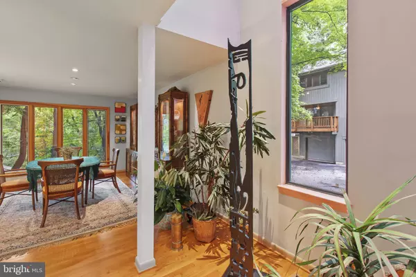 Washington, DC 20016,5211 MACARTHUR TER NW