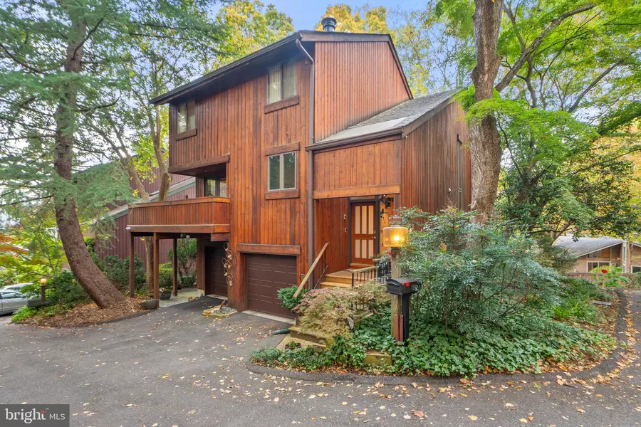 5211 MACARTHUR TER NW, Washington, DC 20016