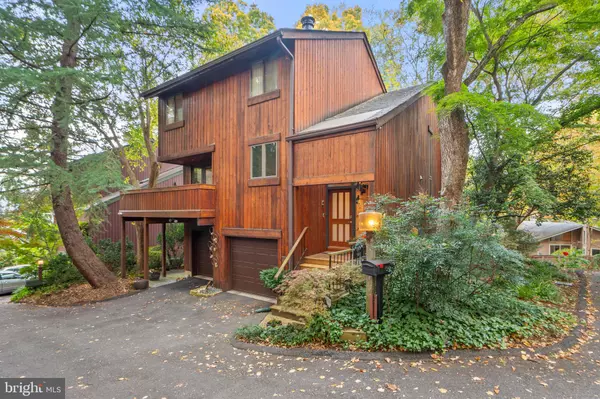 5211 MACARTHUR TER NW, Washington, DC 20016