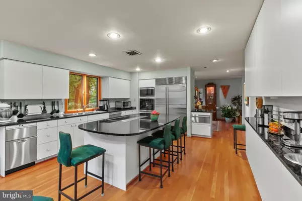 Washington, DC 20016,5211 MACARTHUR TER NW