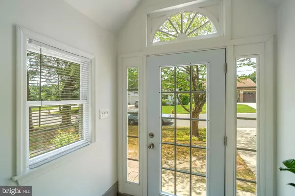 Manahawkin, NJ 08050,19 CEDAR AVE