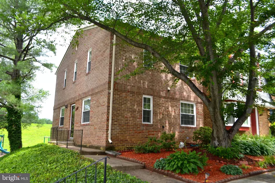 9926 LAKEPOINTE CT, Burke, VA 22015