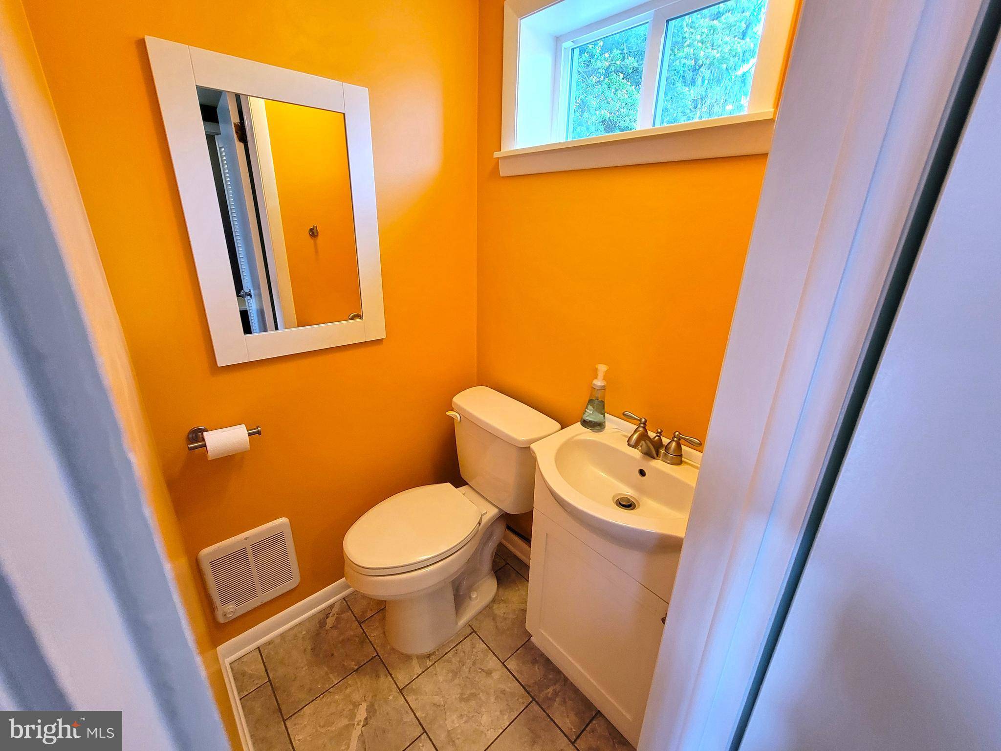 Terre Hill, PA 17581,122 CENTER AVE