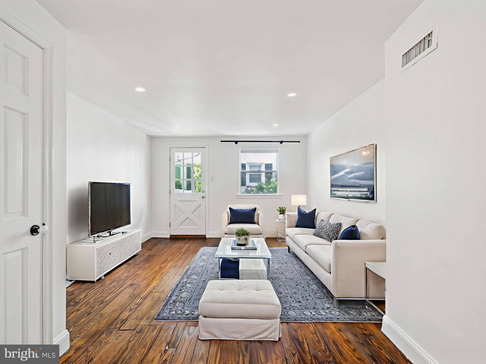 Philadelphia, PA 19147,910 WAVERLY ST