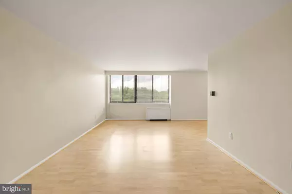 Arlington, VA 22207,4390 LORCOM LN #503