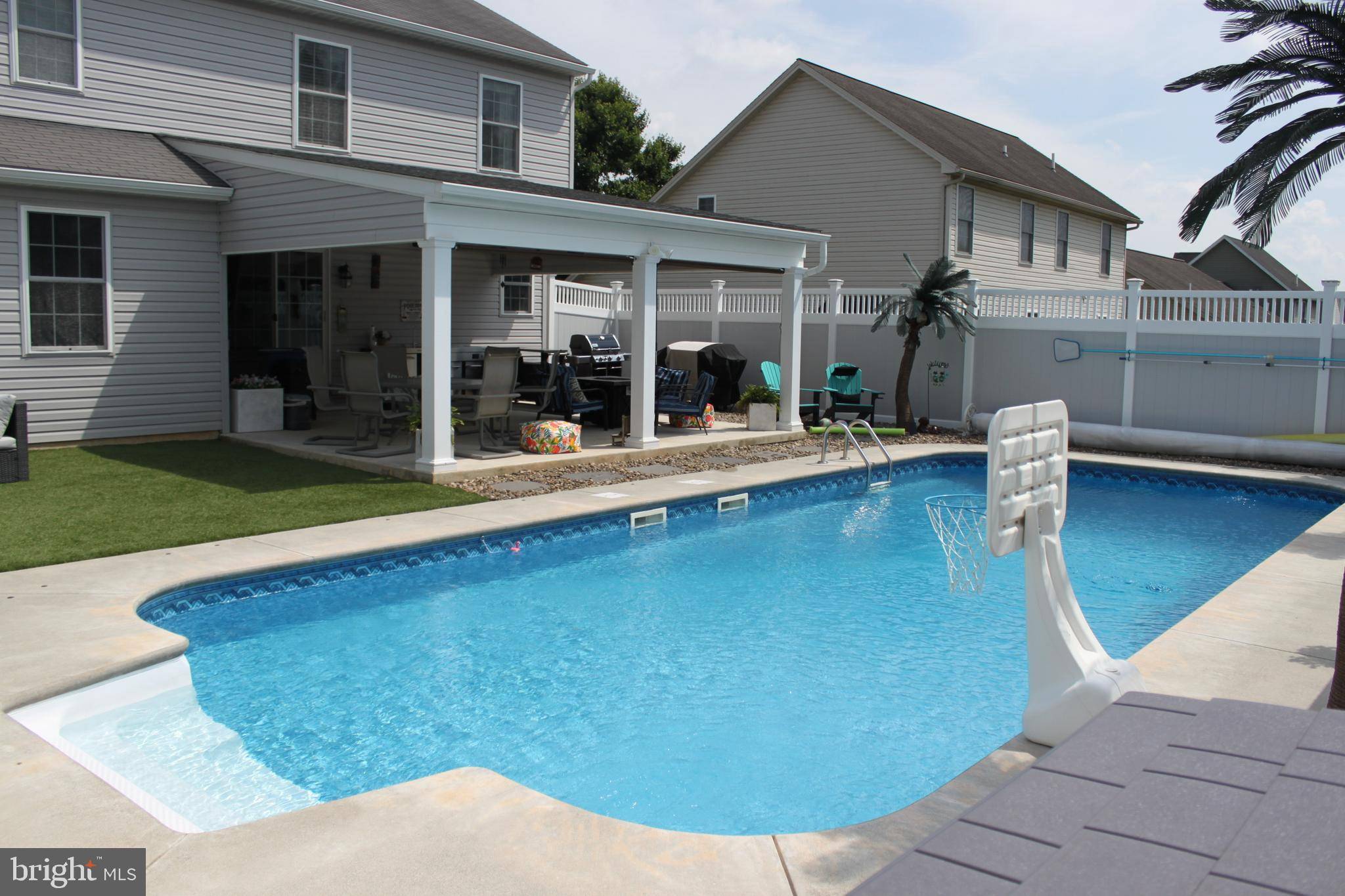 Palmyra, PA 17078,462 FENCEPOST LN