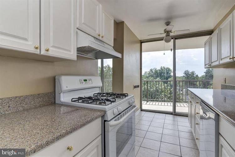 Kensington, MD 20895,3333 UNIVERSITY BLVD W #804