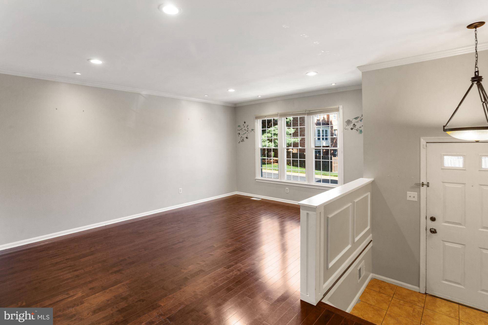Oakton, VA 22124,10145 OAKWOOD CHASE CT
