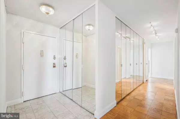 North Bethesda, MD 20852,11801 ROCKVILLE PIKE #712