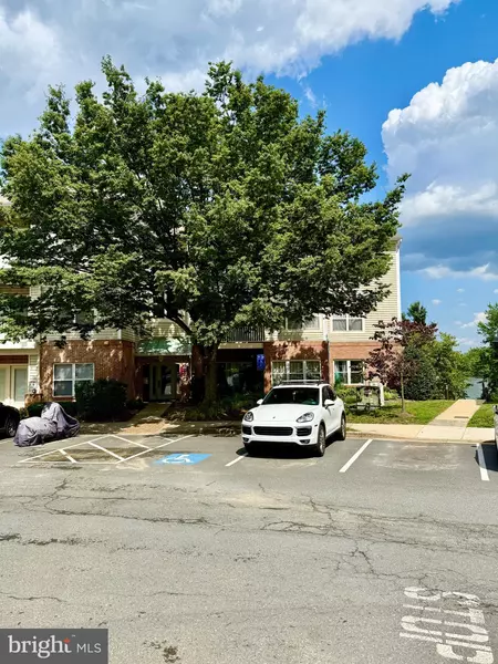 6541 GRANGE LN #401, Alexandria, VA 22315