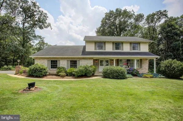 1734 BLAKEWOOD DR, Chambersburg, PA 17201