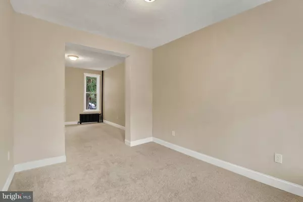 York, PA 17403,327 E COLLEGE AVE