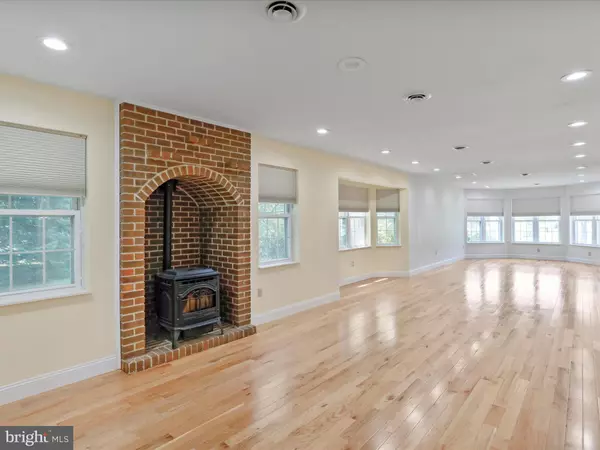 Martinsburg, WV 25403,262 BABBLING BROOK LN