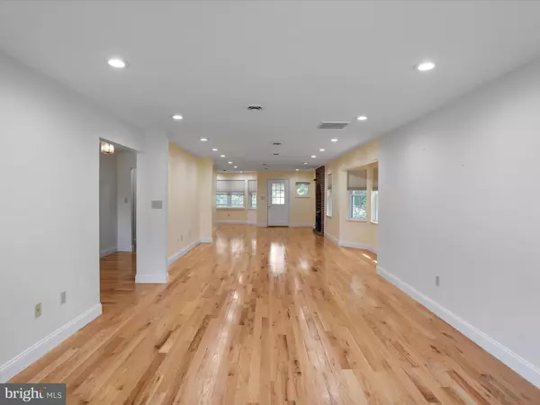 Martinsburg, WV 25403,262 BABBLING BROOK LN