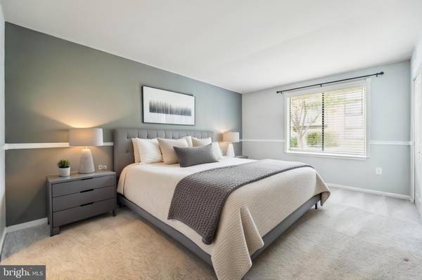 Fairfax, VA 22031,9810 KINGSBRIDGE DR #102