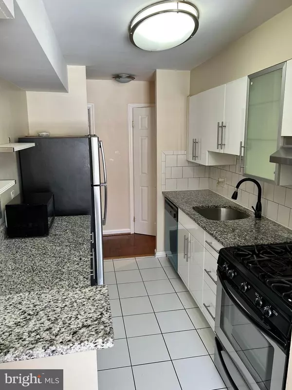 Annandale, VA 22003,3334 WOODBURN VILLAGE DR #31