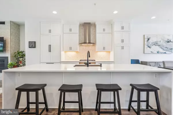 3538 SUTTON HEIGHTS CIR, Fairfax, VA 22031