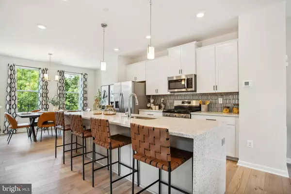 Clinton, MD 20735,10306 SERENADE CT