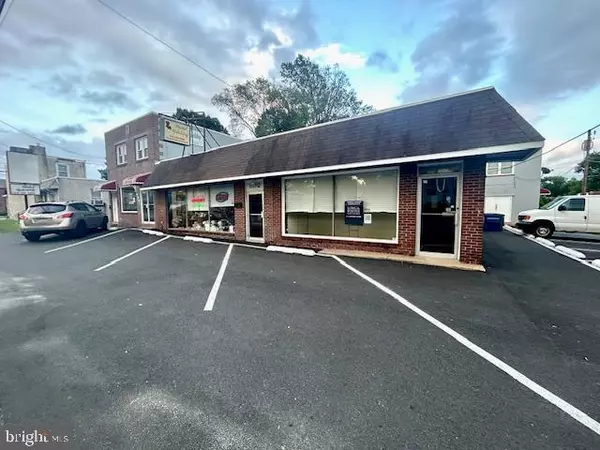 Folsom, PA 19033,808 MACDADE BLVD