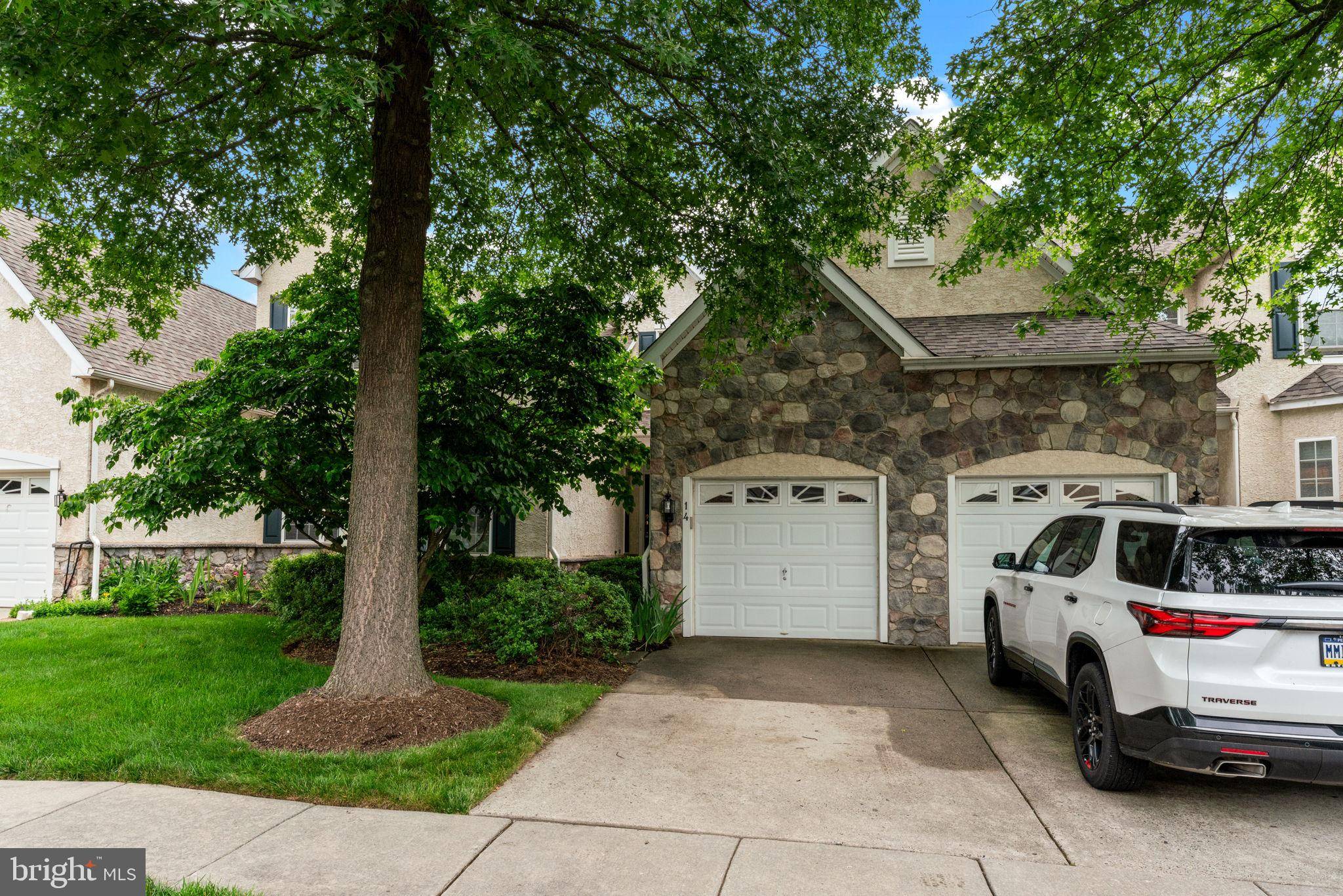 14 MCCONKEY DR, Washington Crossing, PA 18977