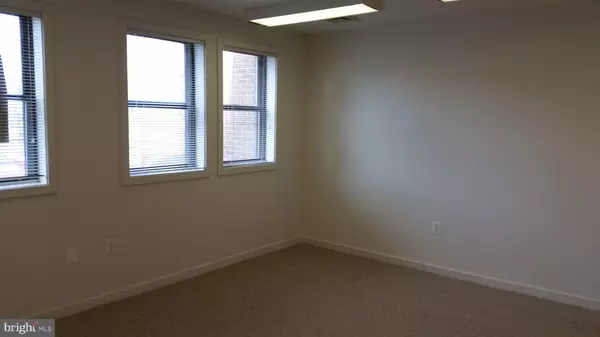 Falls Church, VA 22043,7633 LEESBURG PIKE