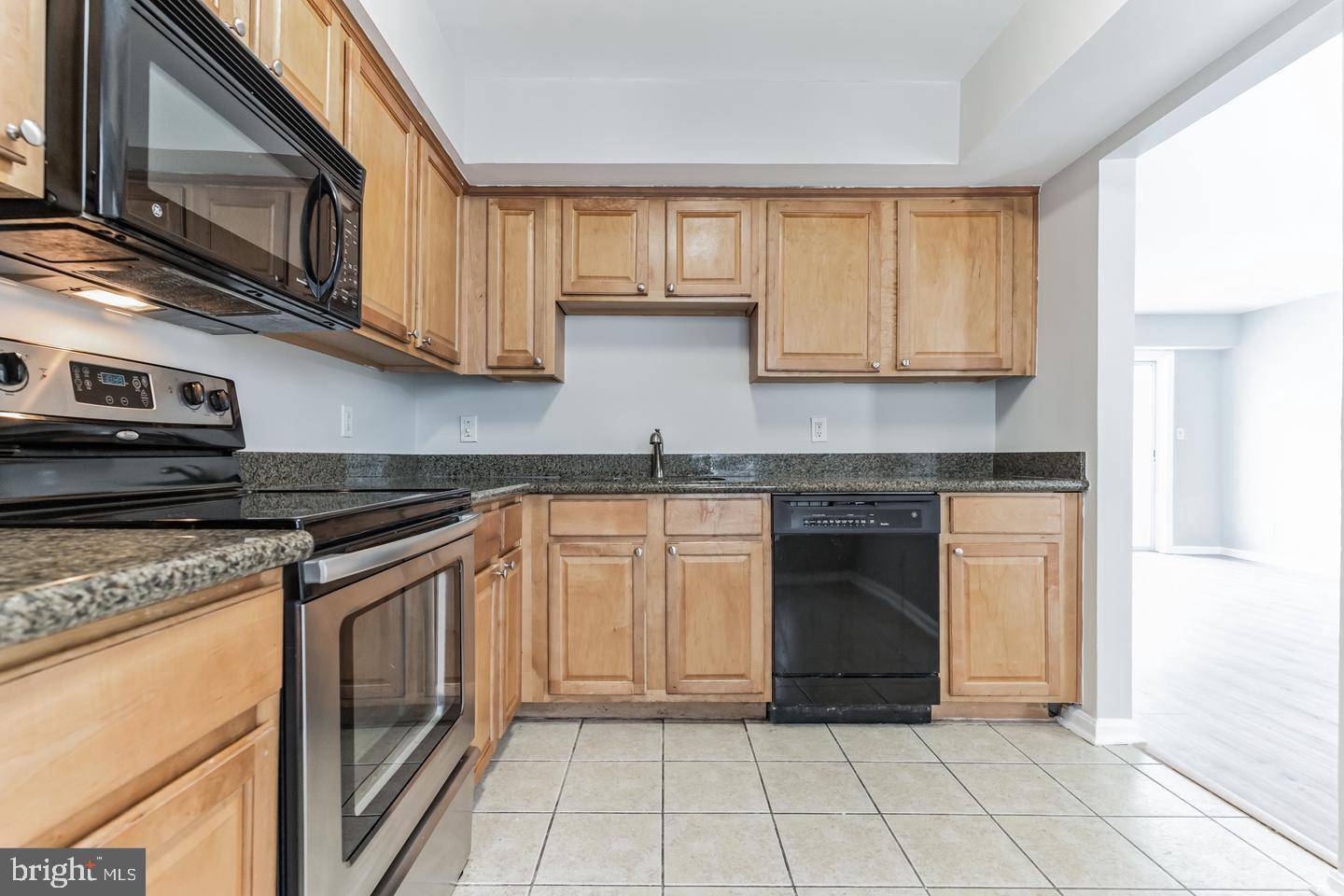 Oakton, VA 22124,3179 SUMMIT SQUARE DR #2-E6