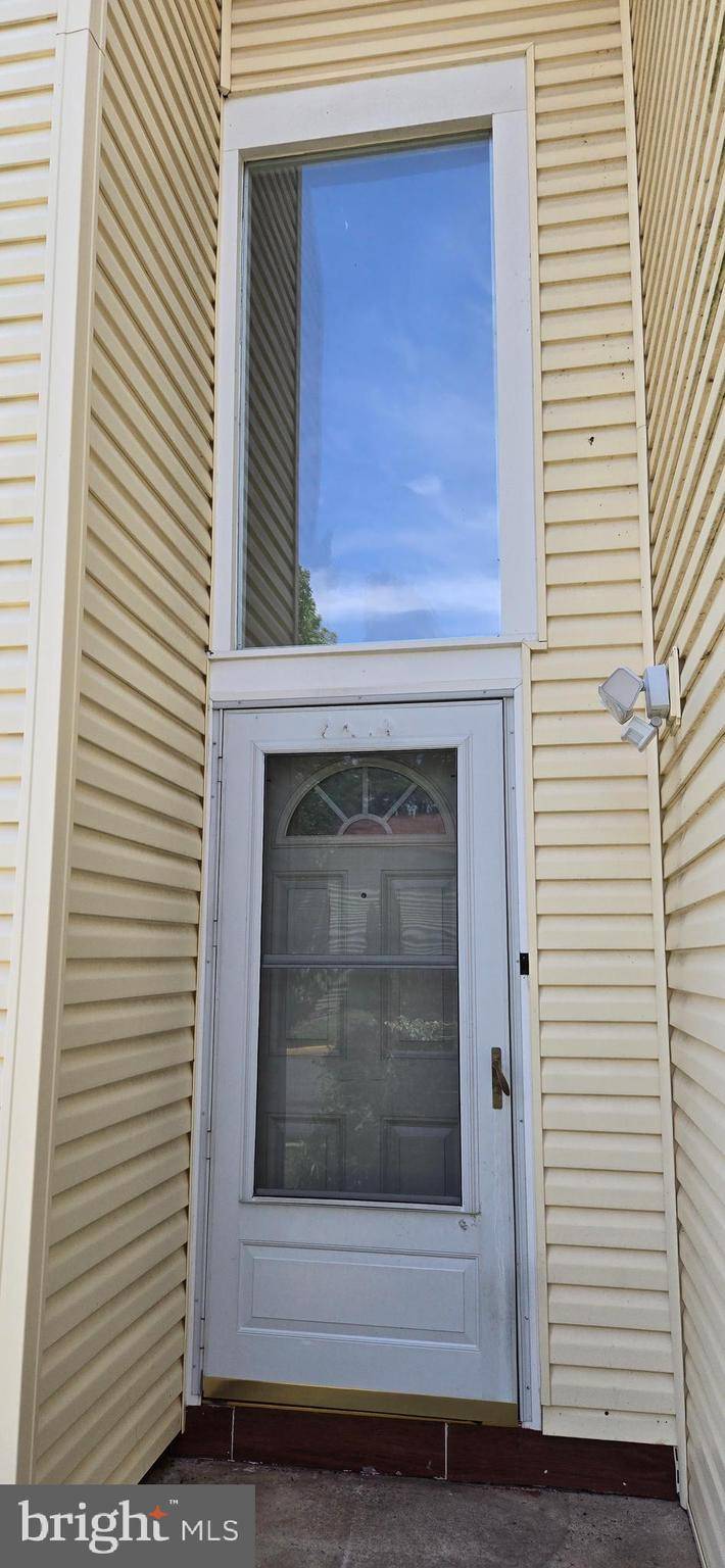 Herndon, VA 20170,350 JUNIPER CT