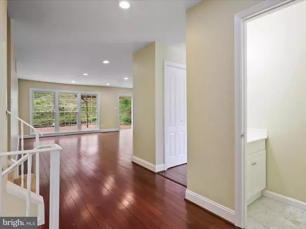 Springfield, VA 22152,8701 ETTA DR