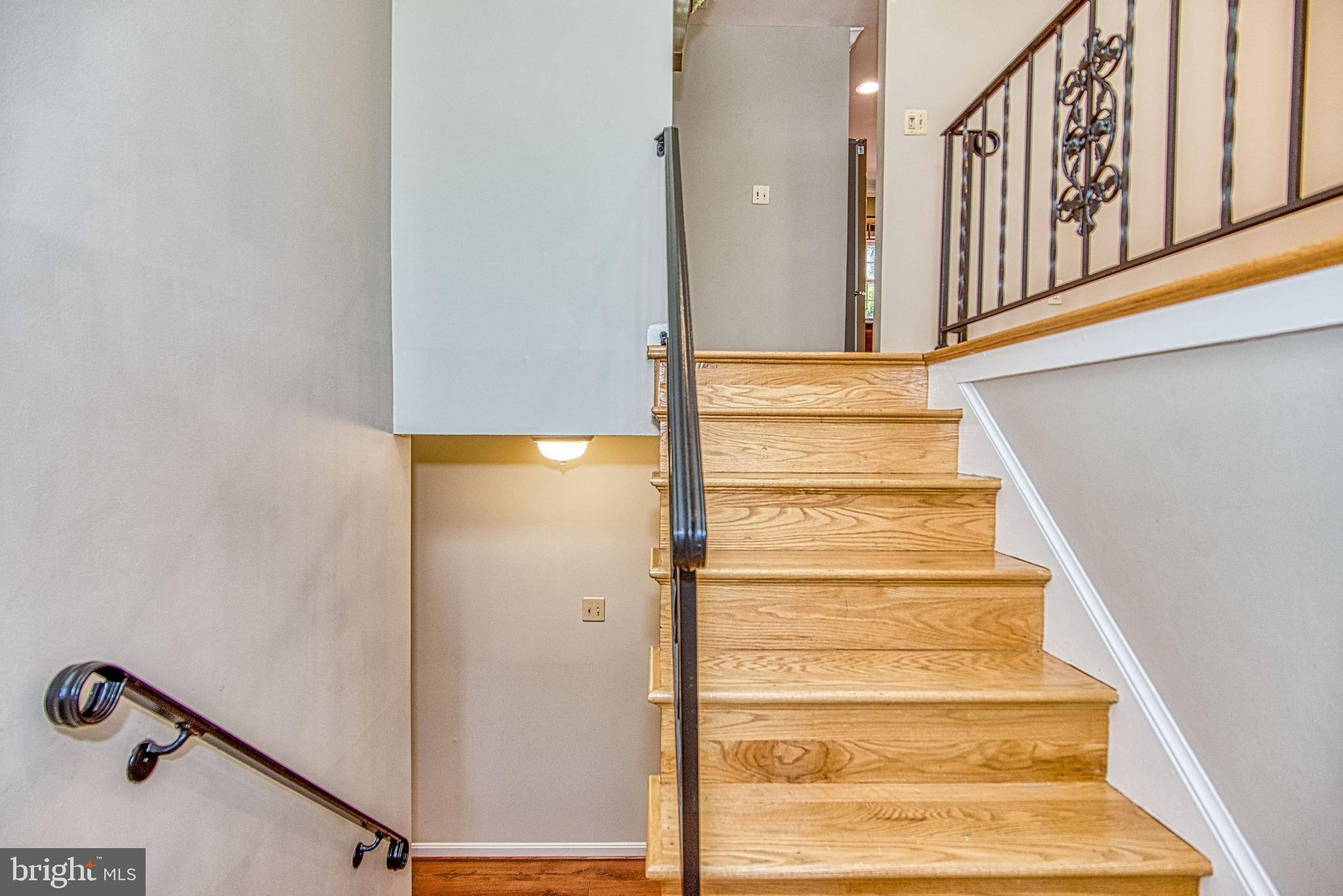 Vienna, VA 22180,402 NE HOLLOWAY CT