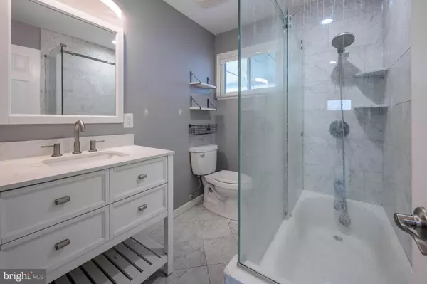 Parlin, NJ 08859,26 HEMLOCK DR