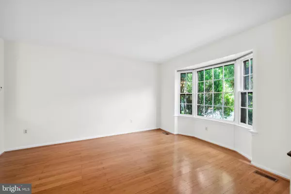 Vienna, VA 22181,2880 KELLY SQ