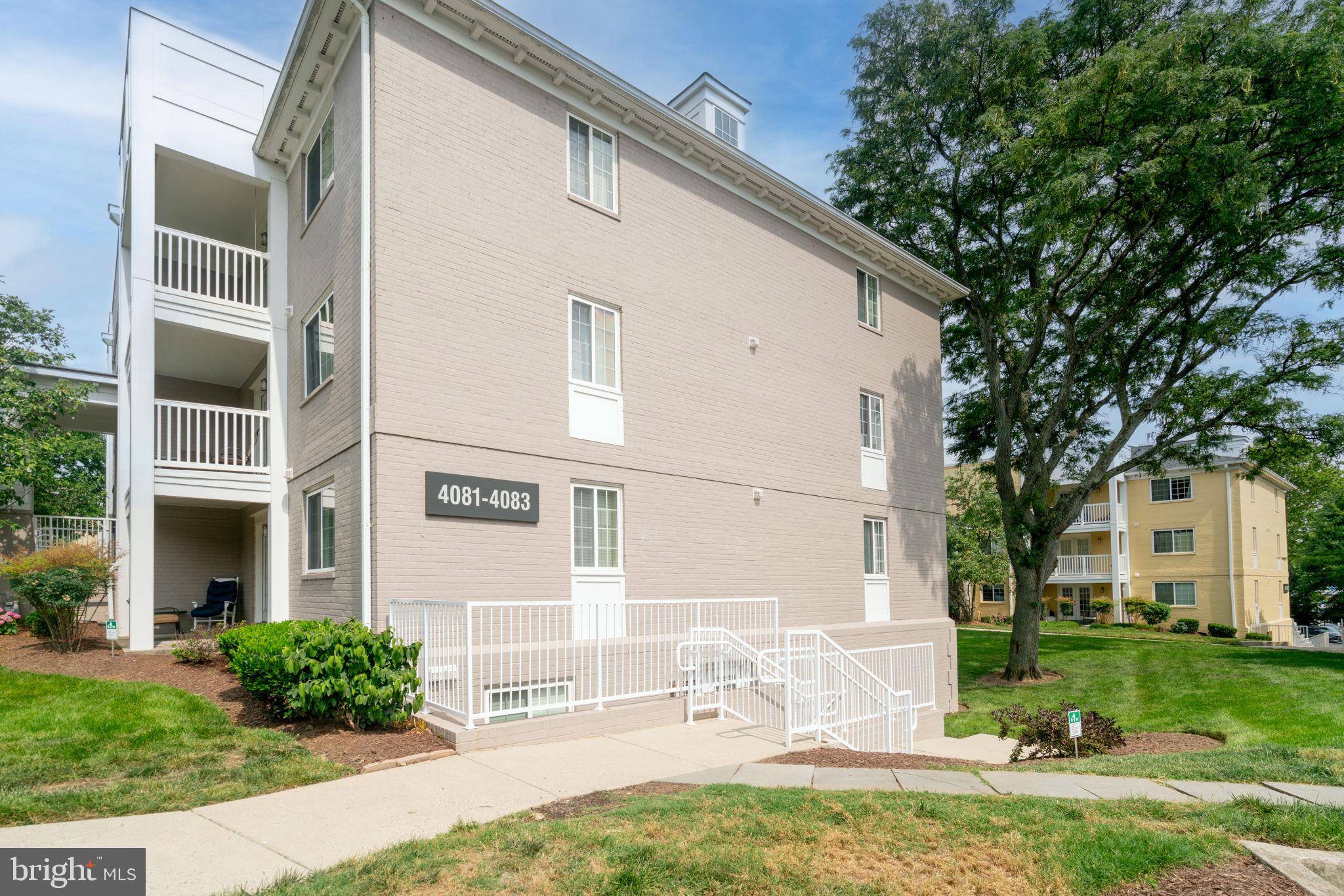 Arlington, VA 22204,4083 S FOUR MILE RUN DR #402