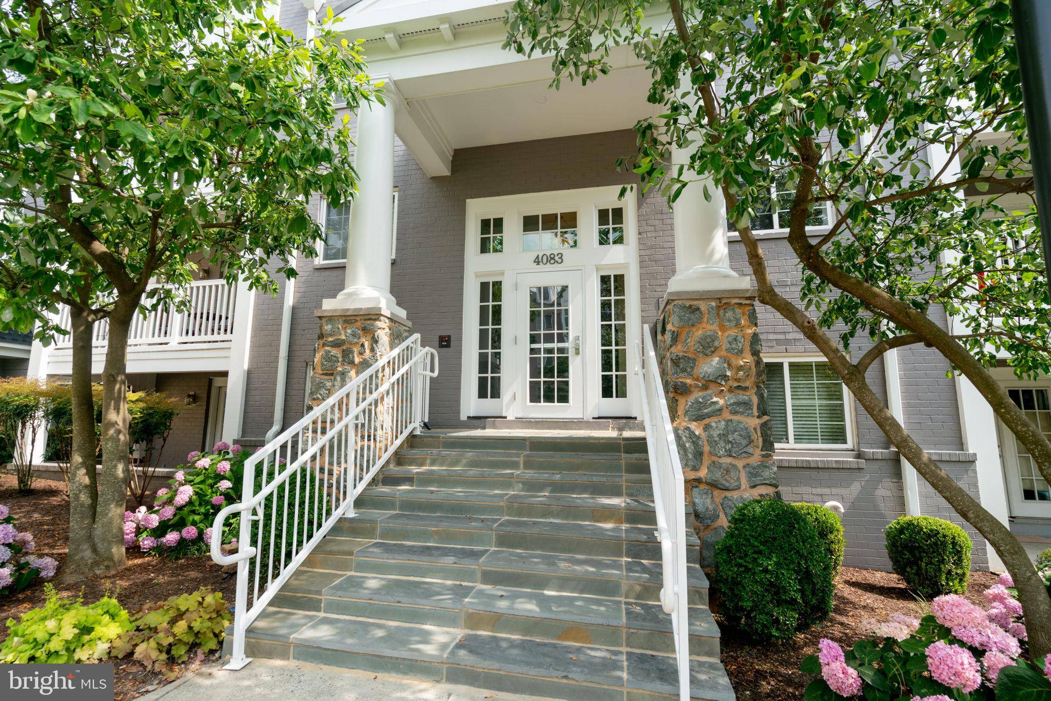 Arlington, VA 22204,4083 S FOUR MILE RUN DR #402
