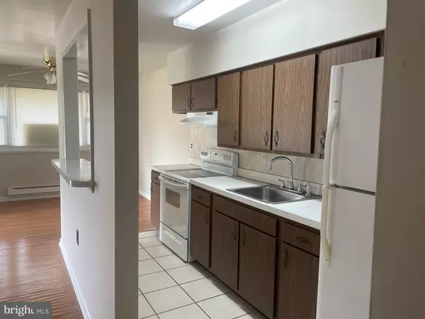 Hammonton, NJ 08037,122 ELMTOWNE BLVD