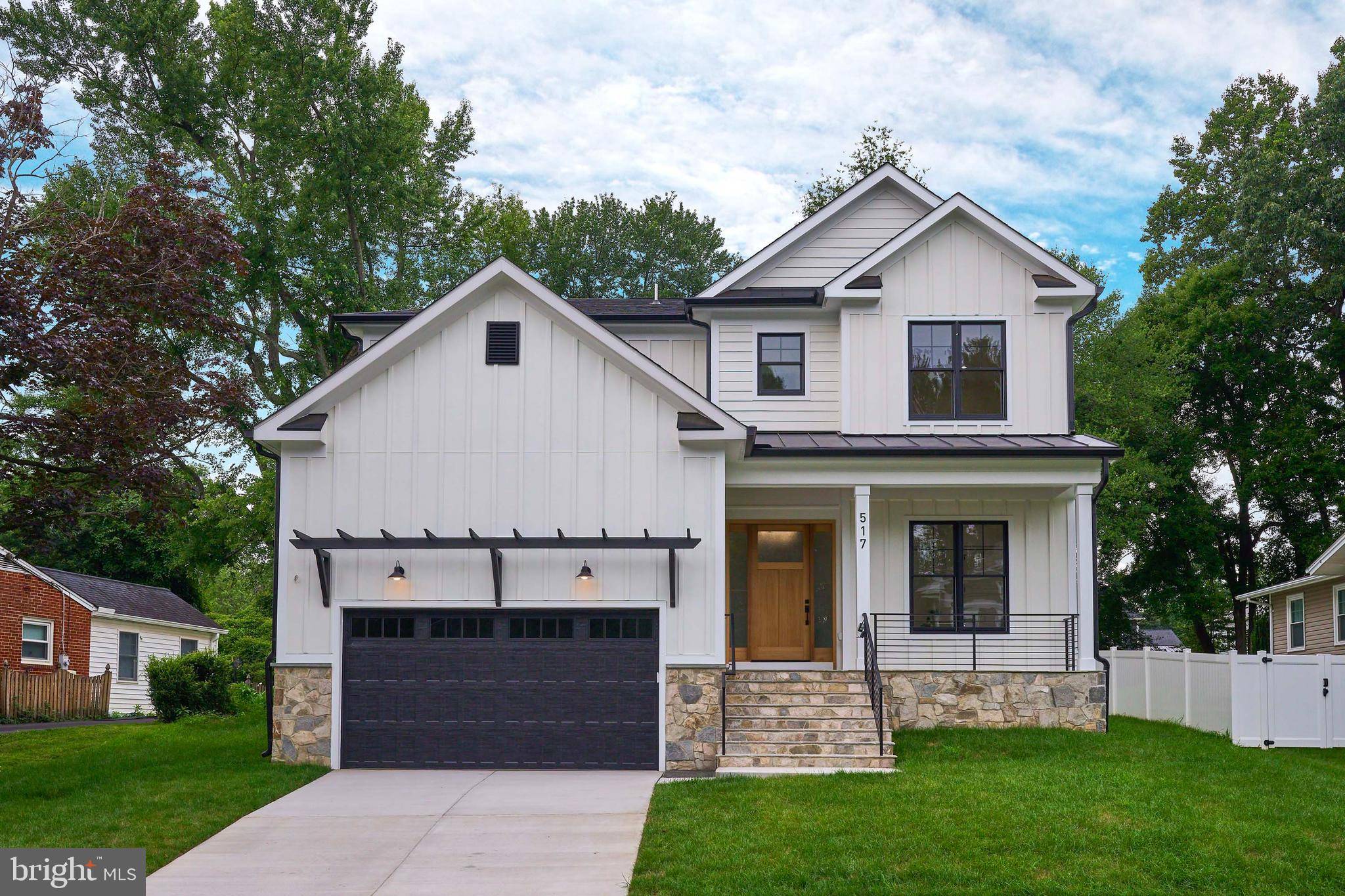 Vienna, VA 22180,517 WALKER ST SW