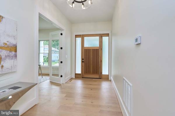 Vienna, VA 22180,517 WALKER ST SW