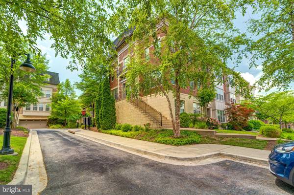 Oxon Hill, MD 20745,510 OVERLOOK PARK DR #32