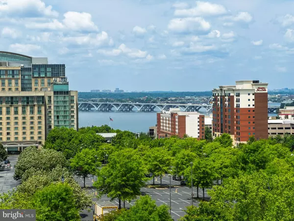 Oxon Hill, MD 20745,510 OVERLOOK PARK DR #32
