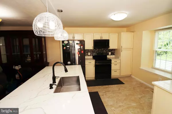 Lorton, VA 22079,8208 STATIONHOUSE CT