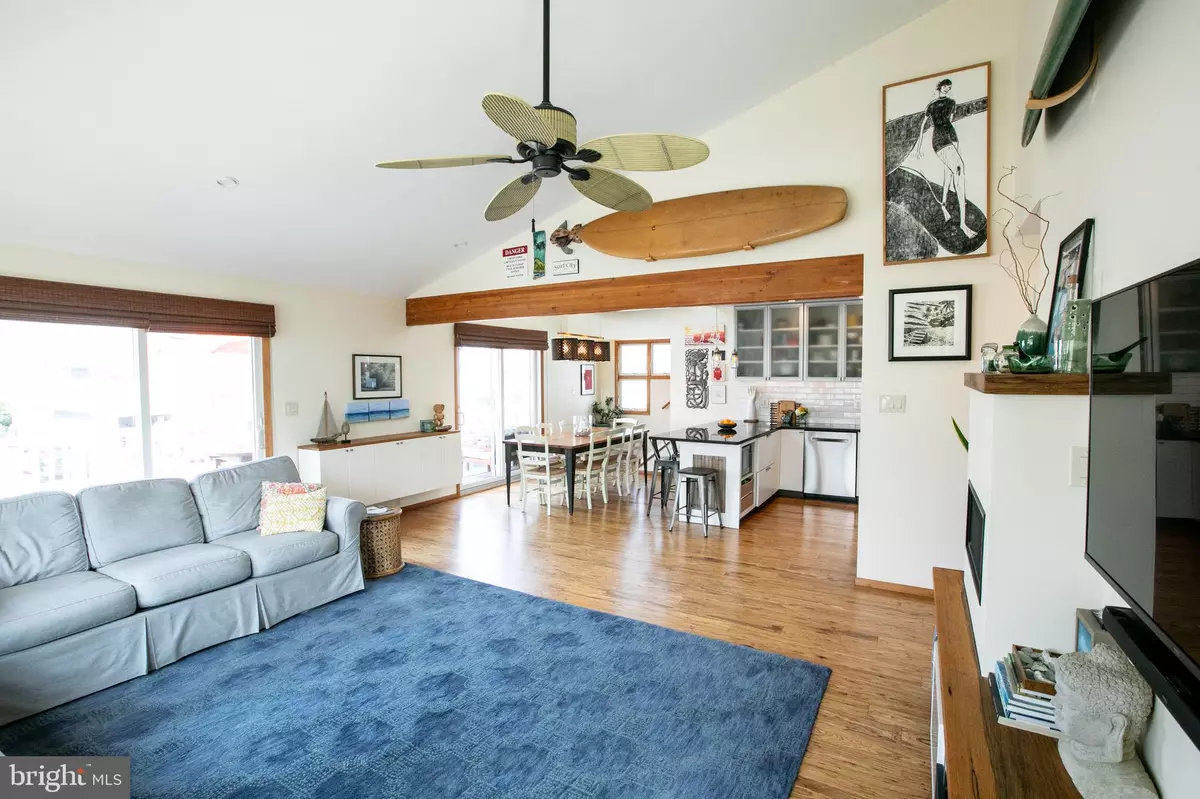 Surf City, NJ 08008,210 N 3RD ST