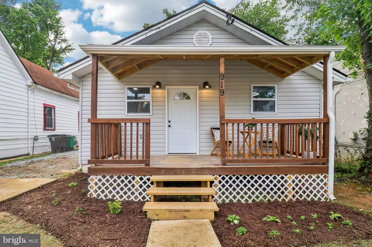 Capitol Heights, MD 20743,919 MENTOR AVE