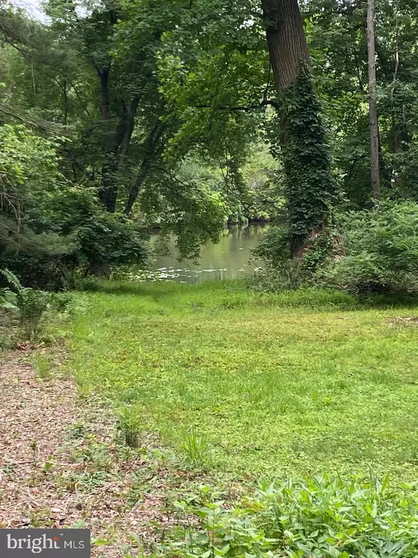 Clementon, NJ 08021,41 SPRING LAKE DR