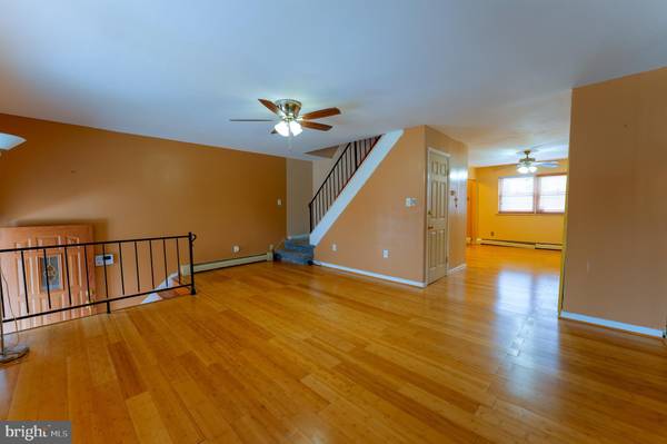 Philadelphia, PA 19153,7306 BUNTING PL