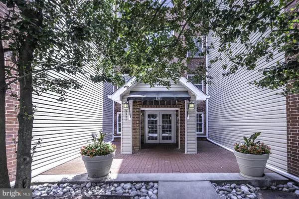 Alexandria, VA 22302,3311 WYNDHAM CIR #2196