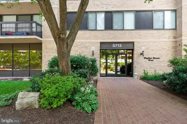 Falls Church, VA 22041,3713 S GEORGE MASON DR #T5