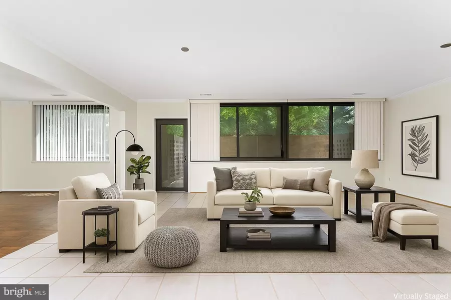 3713 S GEORGE MASON DR #T5, Falls Church, VA 22041